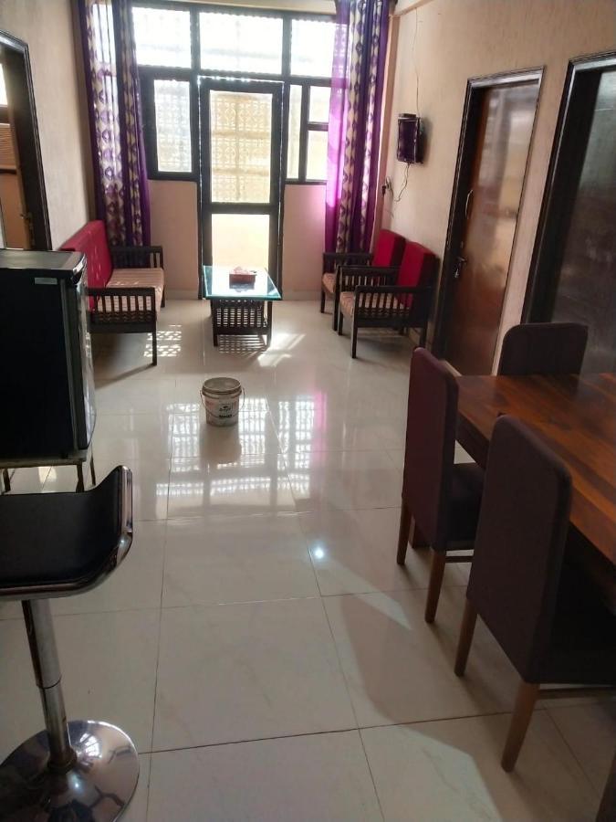 Mufis Homestay, Emerald Compound, New Palam Vihar-2 Gurgaon Exterior photo